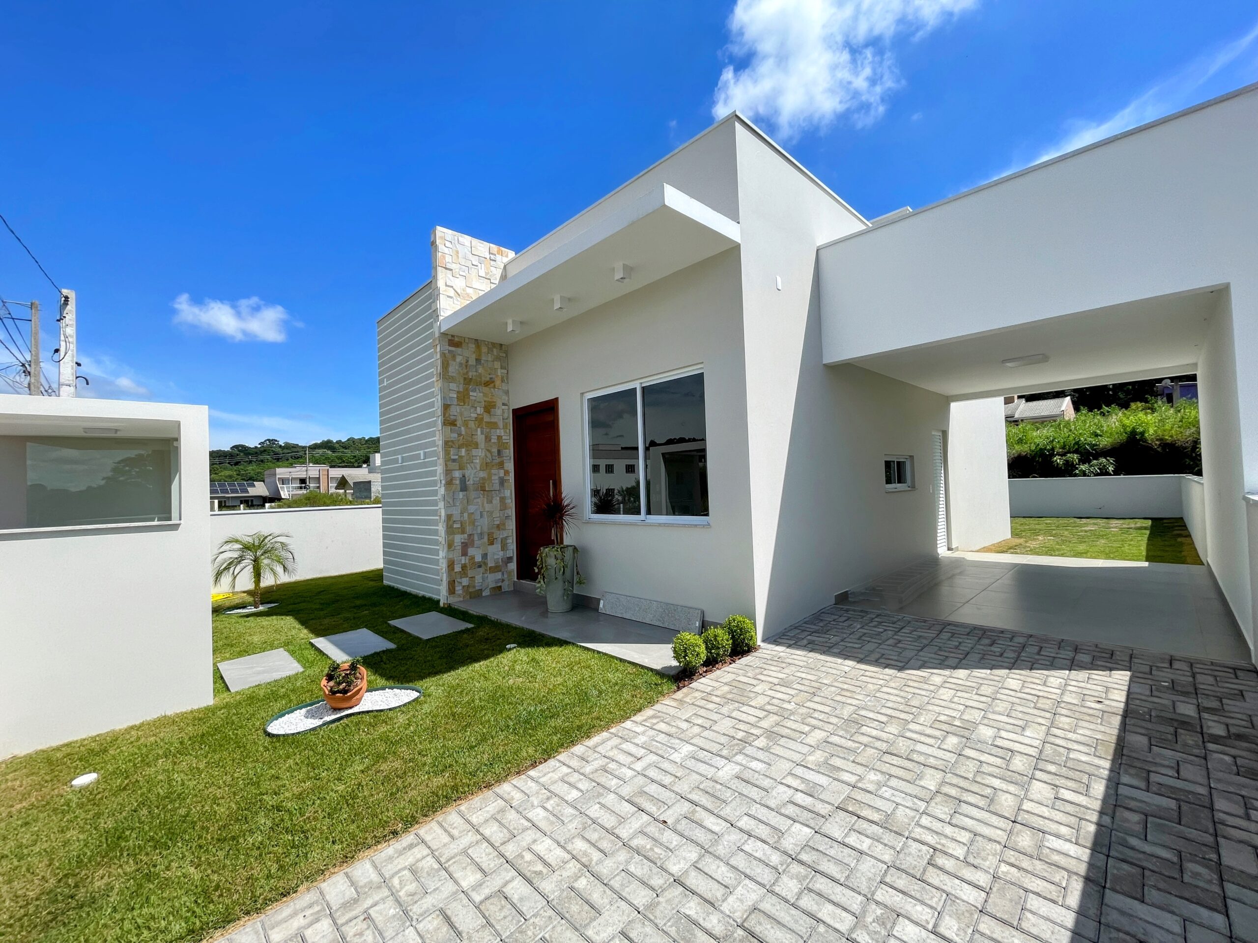 Vista lateral do imóvel